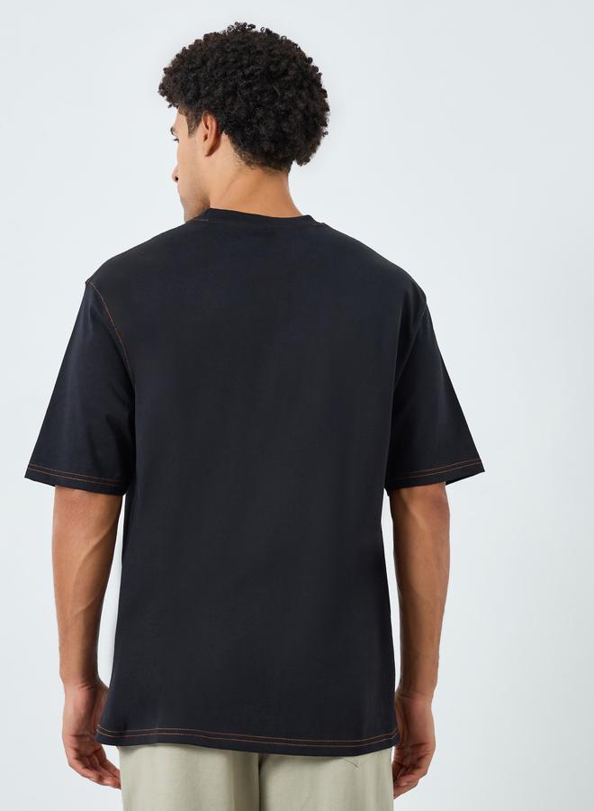 Styli Men Black Crew Neck T-Shirt with Contrast Stitching - Image 4